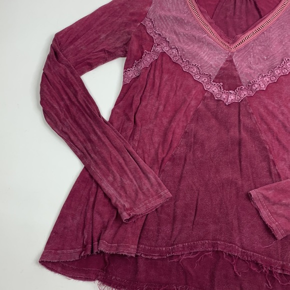 Gimmicks by Buckle Long sleeve pullover Distressed Top Size Small burgundy - Picture 3 of 11